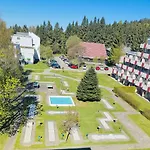 Schoenblick Inklusive Hallenbad, Sauna, Aussenpool & Fitnessstudio, Familienfreundlich Ausgestattet, Grosses 2-zimmer-apartment Apartman