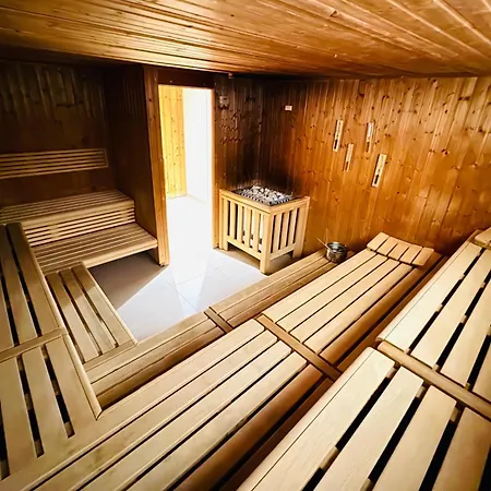 Schoenblick Inklusive Hallenbad, Sauna, Aussenpool & Fitnessstudio, Familienfreundlich Ausgestattet, Grosses 2-zimmer-apartment