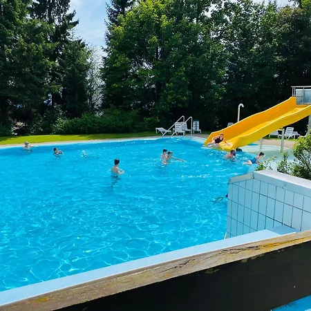 Schoenblick Inklusive Hallenbad, Sauna, Aussenpool & Fitnessstudio, Familienfreundlich Ausgestattet, Grosses 2-zimmer-apartment *